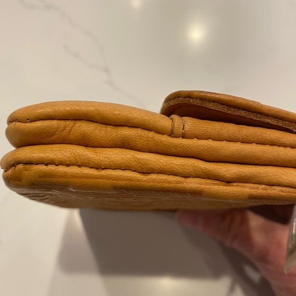 NWOT Brama Handmade Canada Deerskin Tooled Leather Wallet - Picture 11 of 14